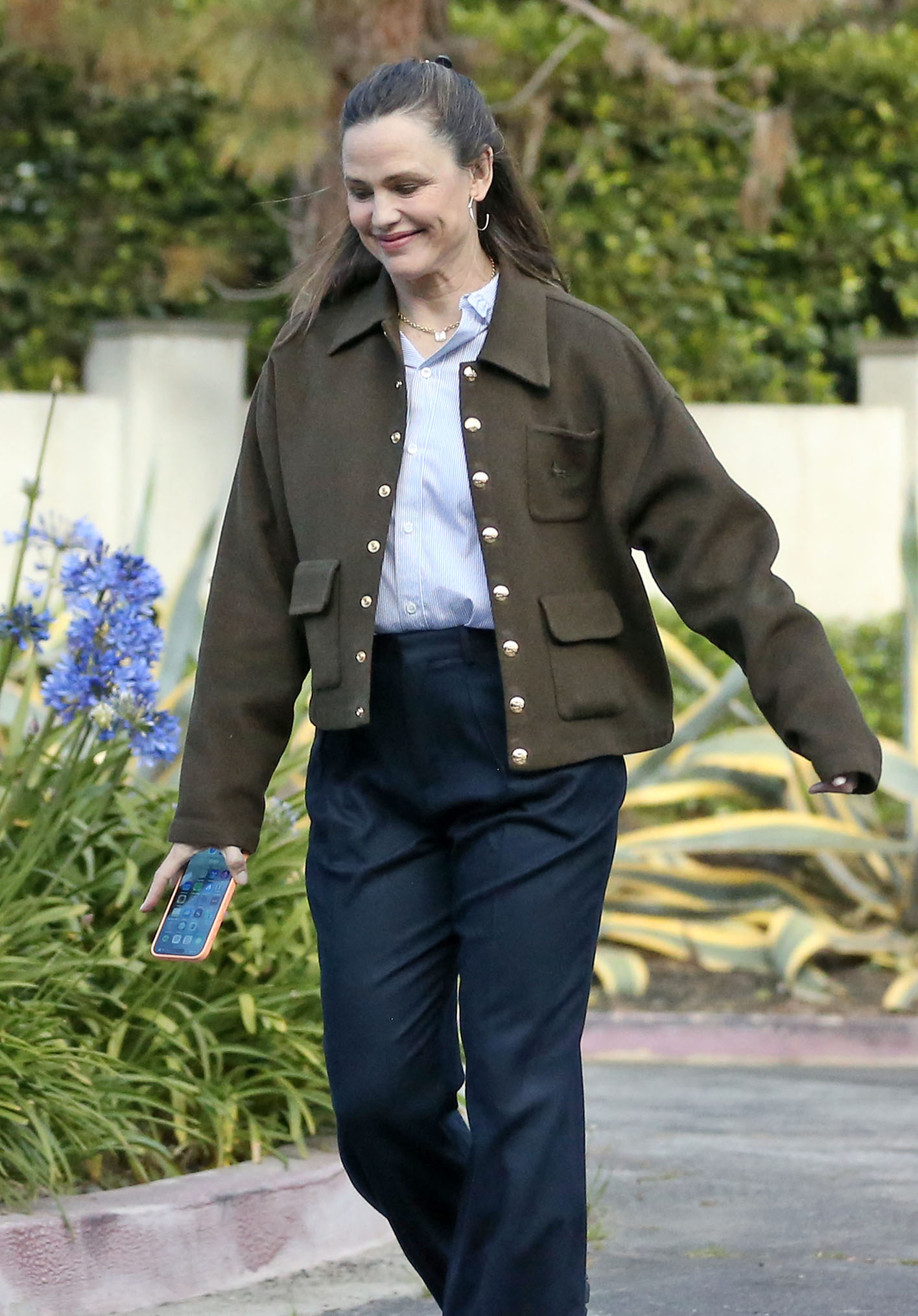 Jennifer Garner walking