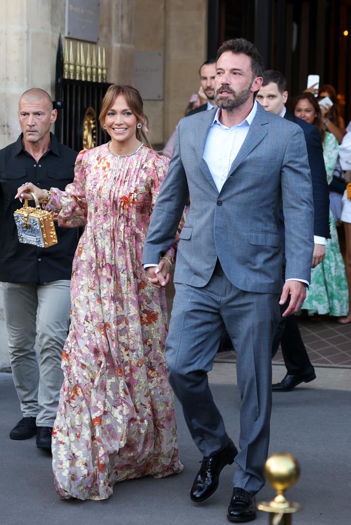 Jennifer Lopez and Ben Affleck walking