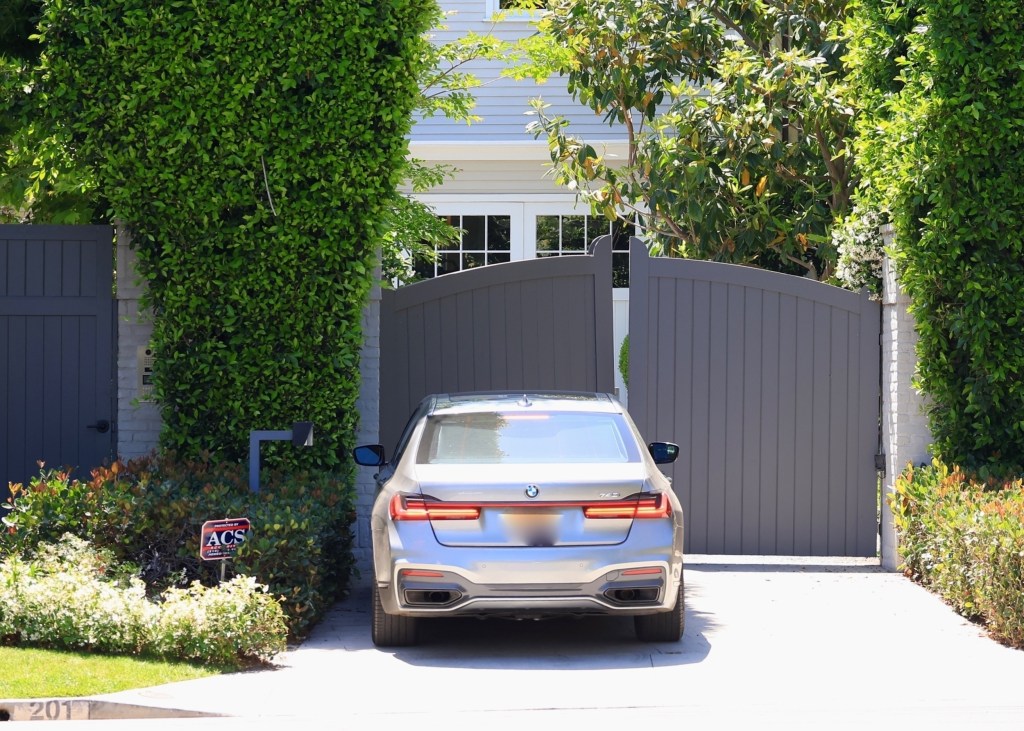 Jennifer Lopez in a car pulling up to Ben Affleck's Brentwood rental house. 
