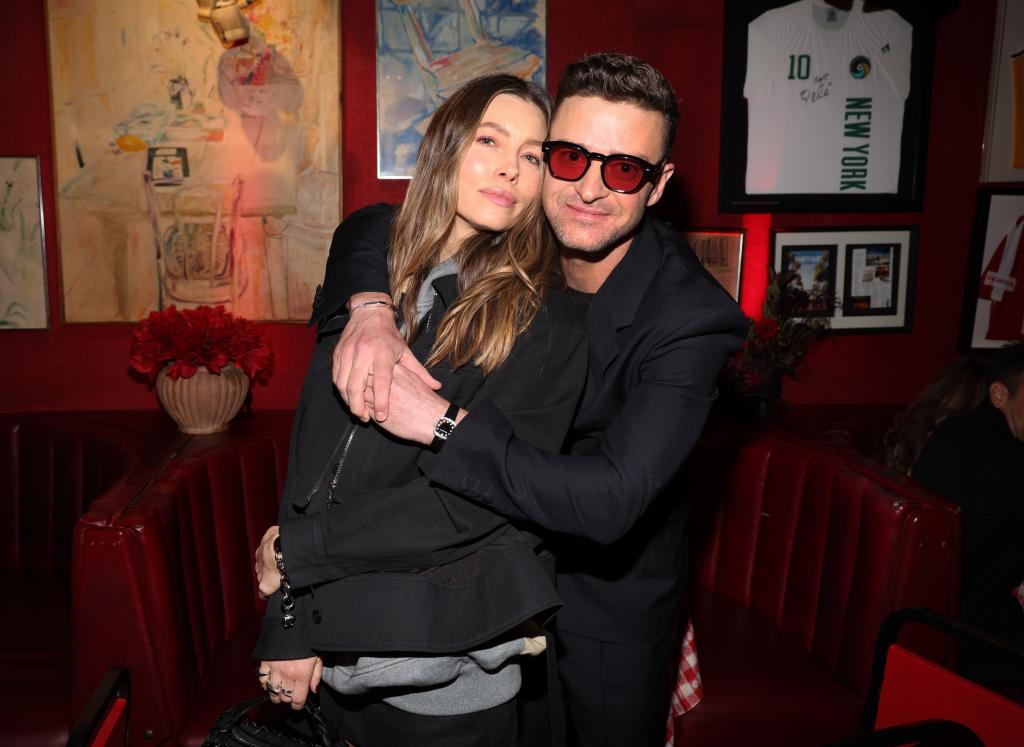 Jessica Biel and Justin Timberlake at a party. 
