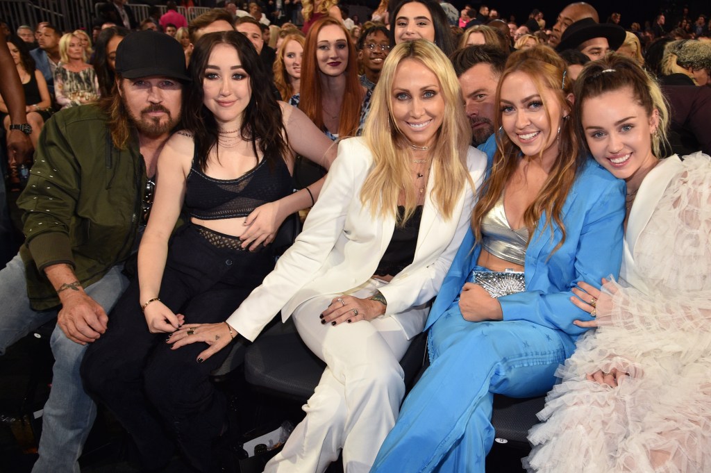 Billy Ray Cyrus, Tish Cyrus, Noah Cyrus, Brand Cyrus, and Miley Cyrus in 2017. 