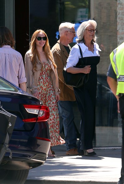 Lindsay Lohan and Jamie Lee Curtis on set