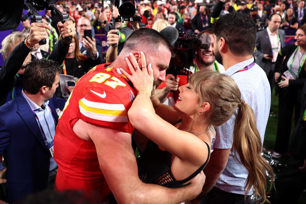 Taylor Swift and Travis Kelce PDA