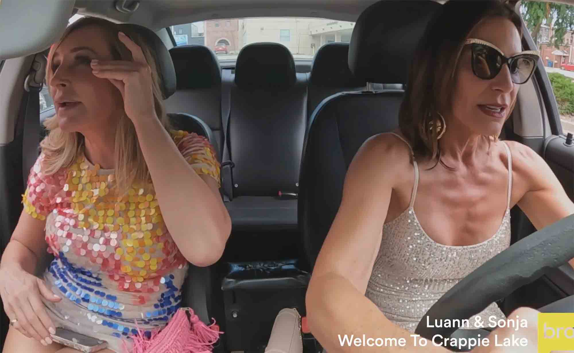 Sonja Morgan and Luann de Lesseps in a car.