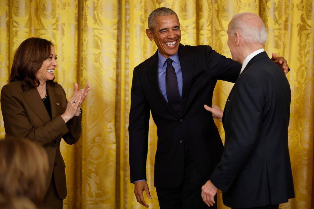 barack obama greeting joe biden as kamala harris claps