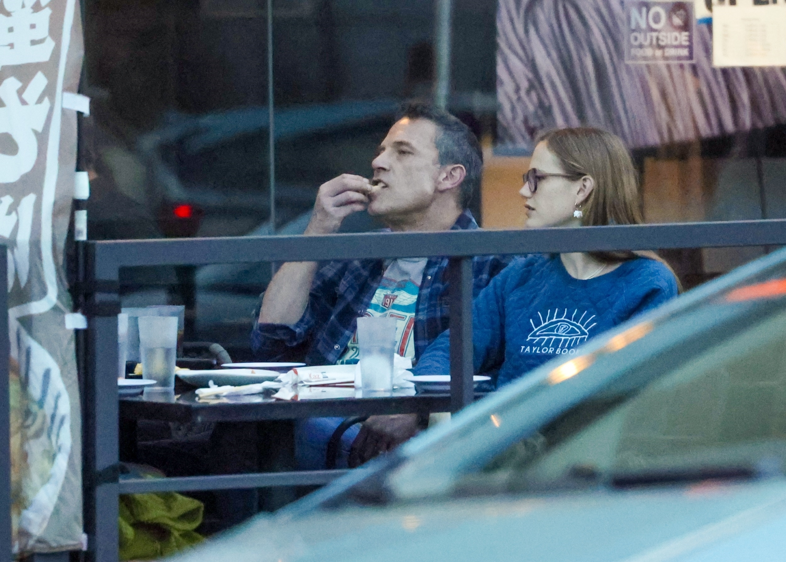 Ben Affleck and Violet Affleck eating