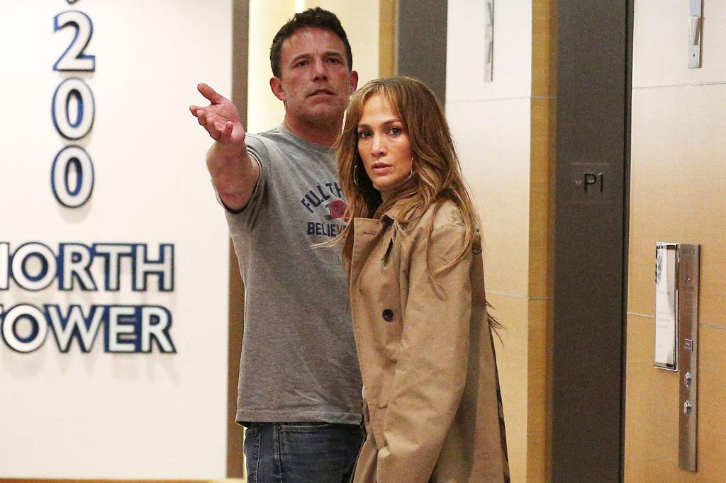 Jennifer Lopez and Ben Affleck paparazzi photos