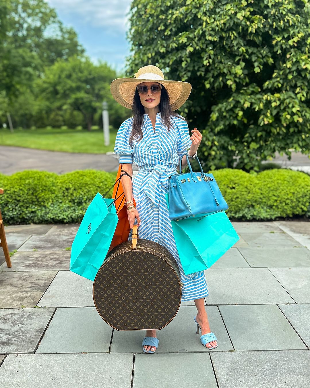 bethenny frankel carrying designer bags