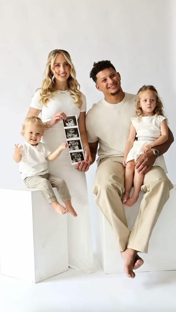 Patrick Mahomes, Brittany Mahomes and kids