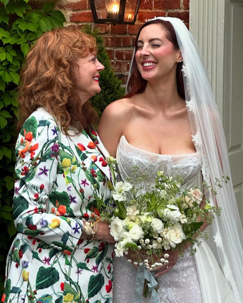 Eva Amurri on her wedding day with mom Susan Sarandon.