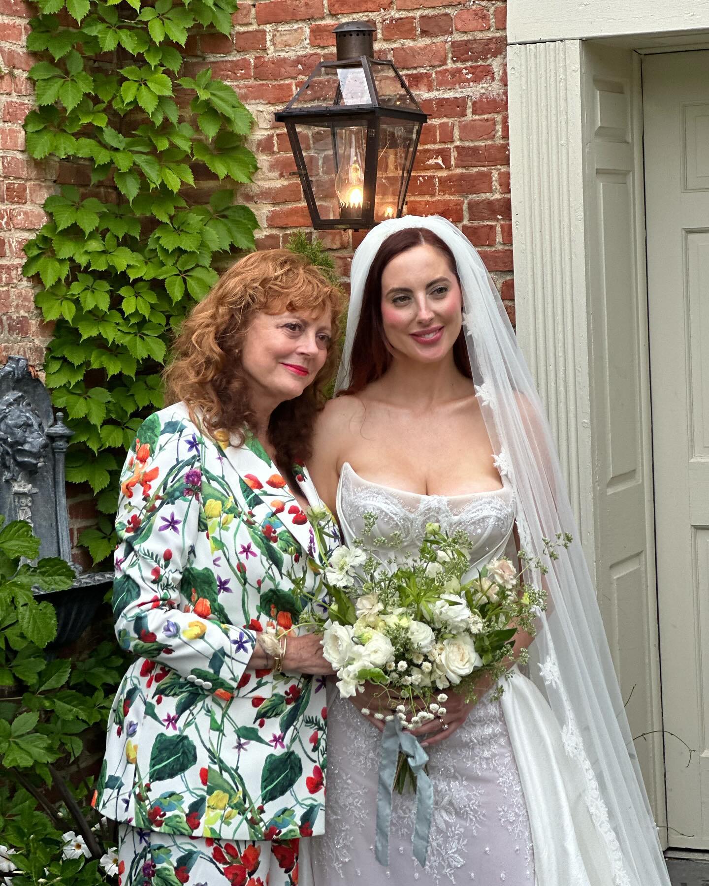 Eva Amurri on her wedding day with her mom, Susan Sarandon.