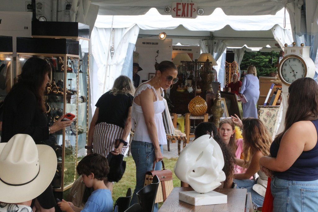 Jennifer Lopez, Violet Affleck East Hamptons antique show