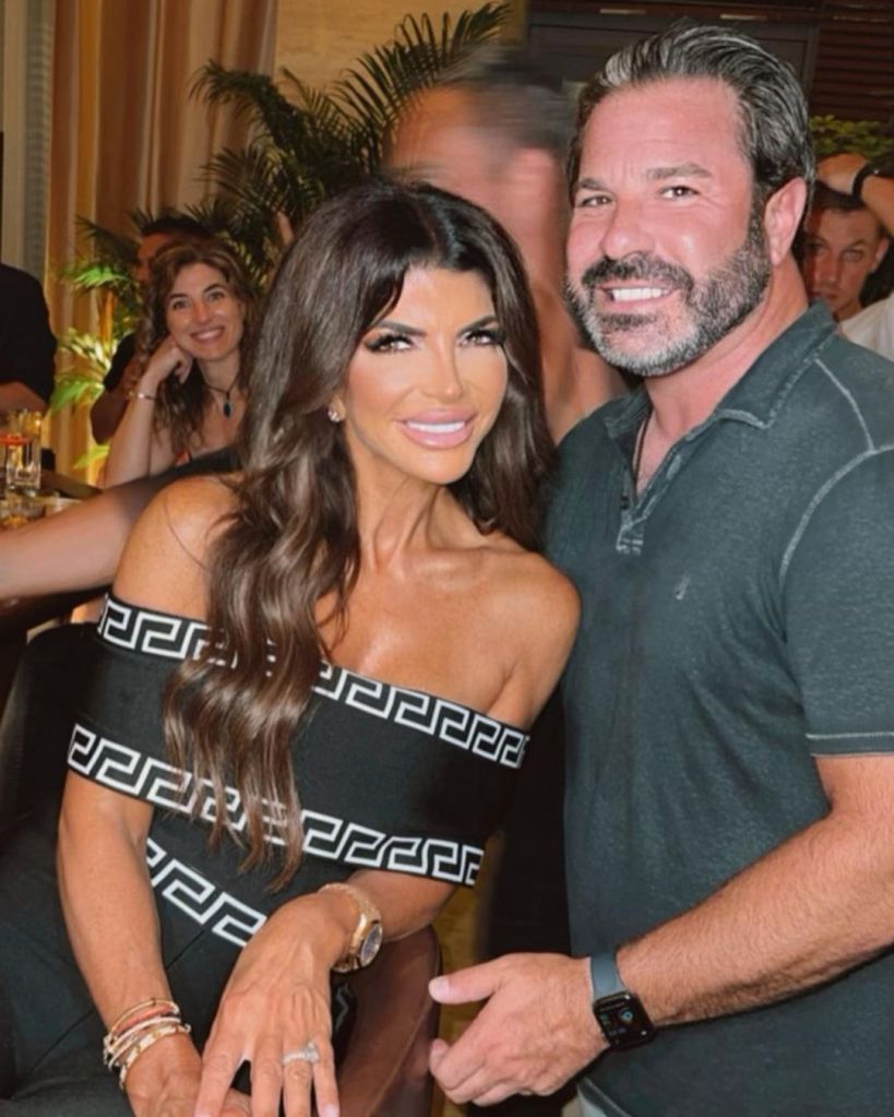 Teresa Giudice sitting with a friend.