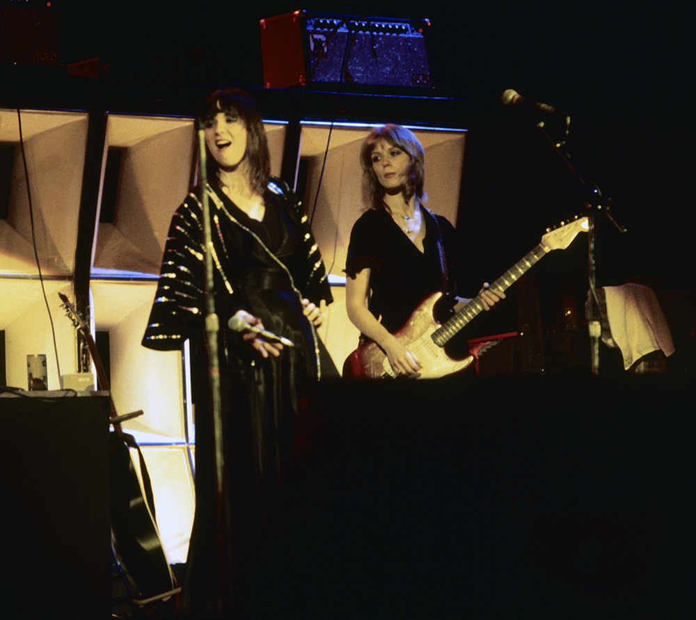 Ann and Nancy Wilson onstage