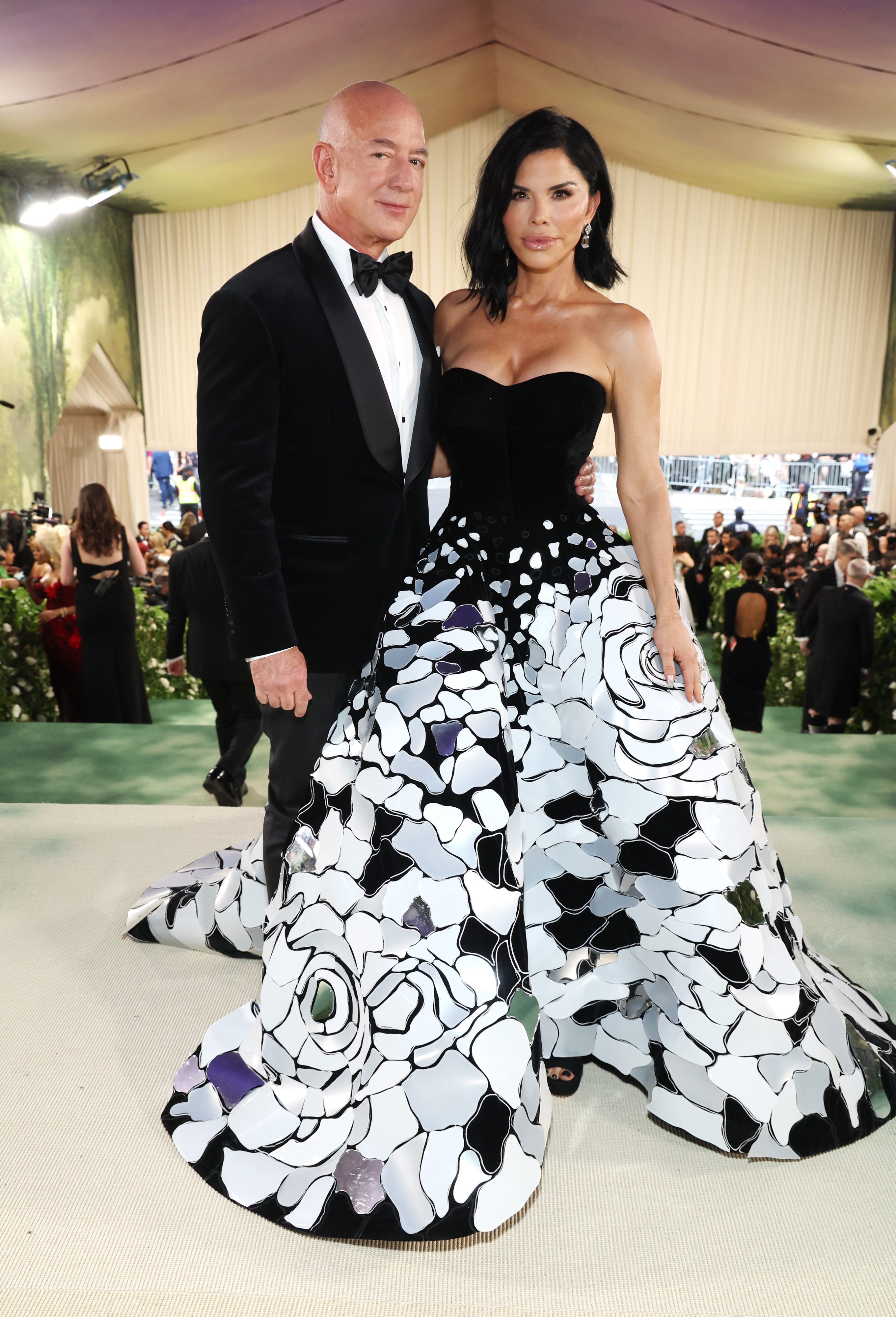 Jeff Bezos and Lauren Sánchez posing for a photo at the Met Gala red carpet