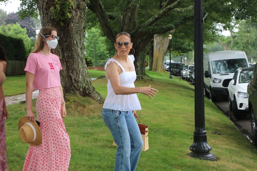 Jennifer Lopez, Violet Affleck East Hamptons antique show