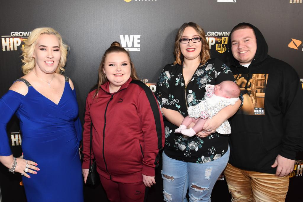 "Mama June" Shannon, Alana "Honey Boo Boo" Thompson,  Lauryn "Pumpkin" Efird, Ella Efird and Josh Efird