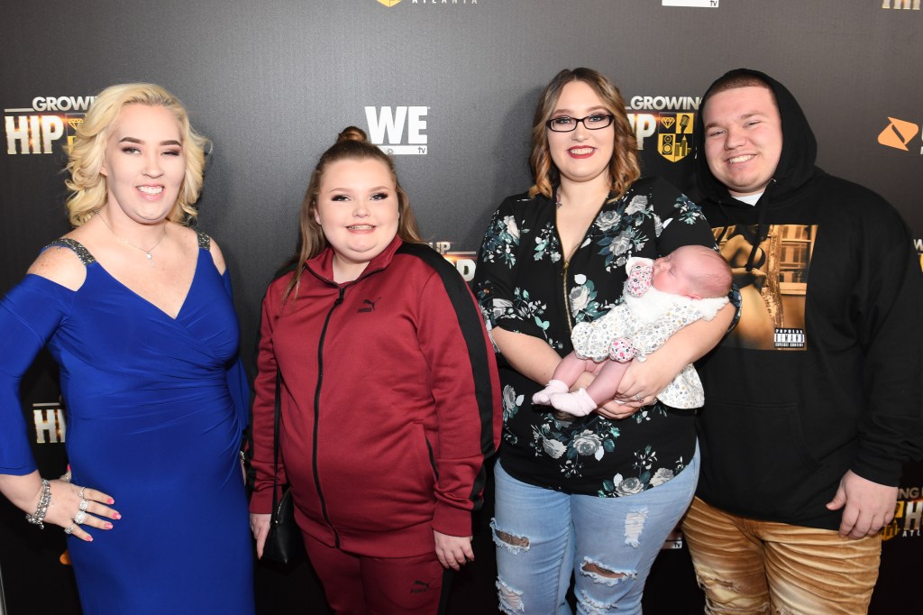 "Mama June" Shannon, Alana "Honey Boo Boo" Thompson,  Lauryn "Pumpkin" Efird, Ella Efird and Josh Efird