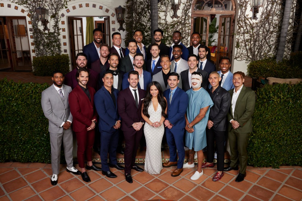 "Bachelorette" star Jenn Tran alongside Season 21 contestants. 