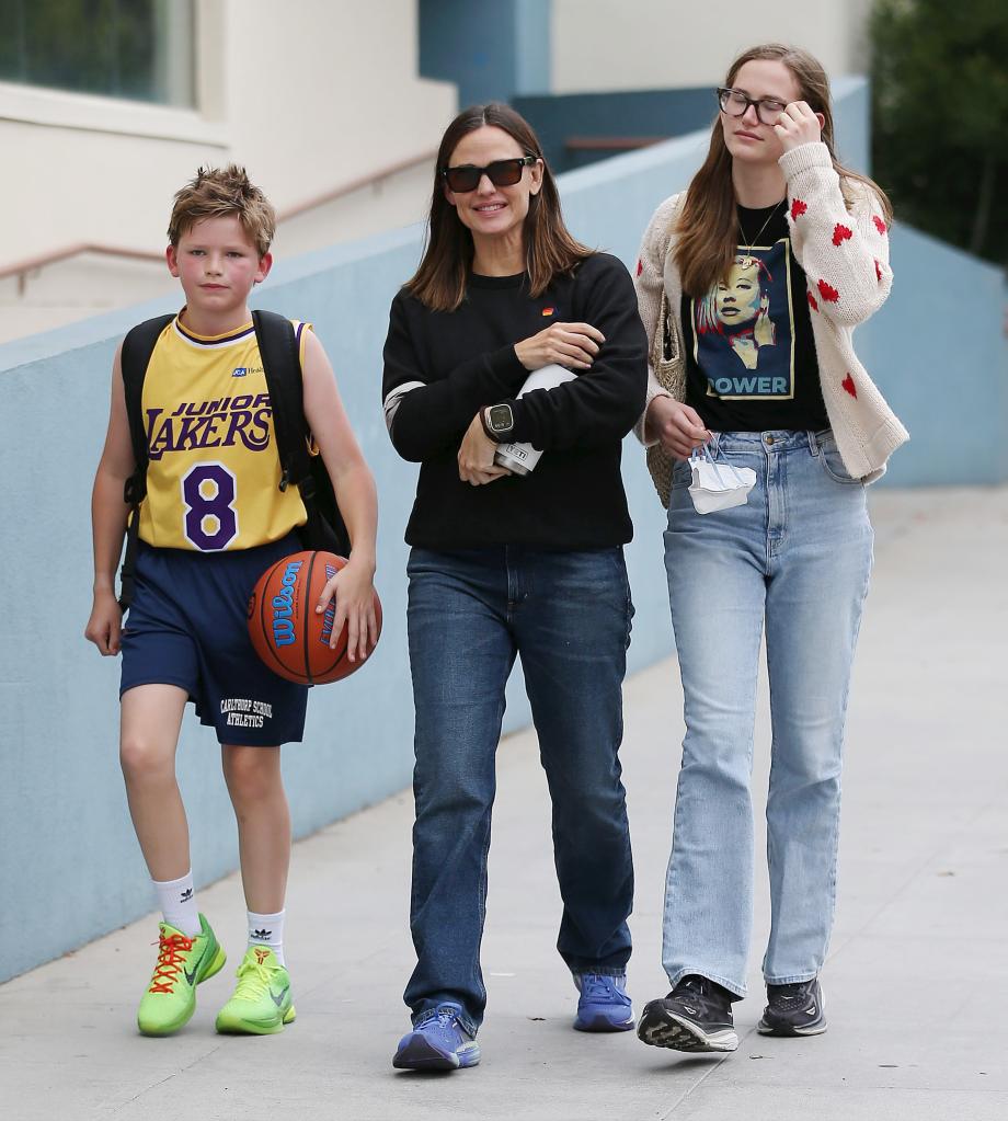 Jennifer Garner with daughter Violet and son Samuel