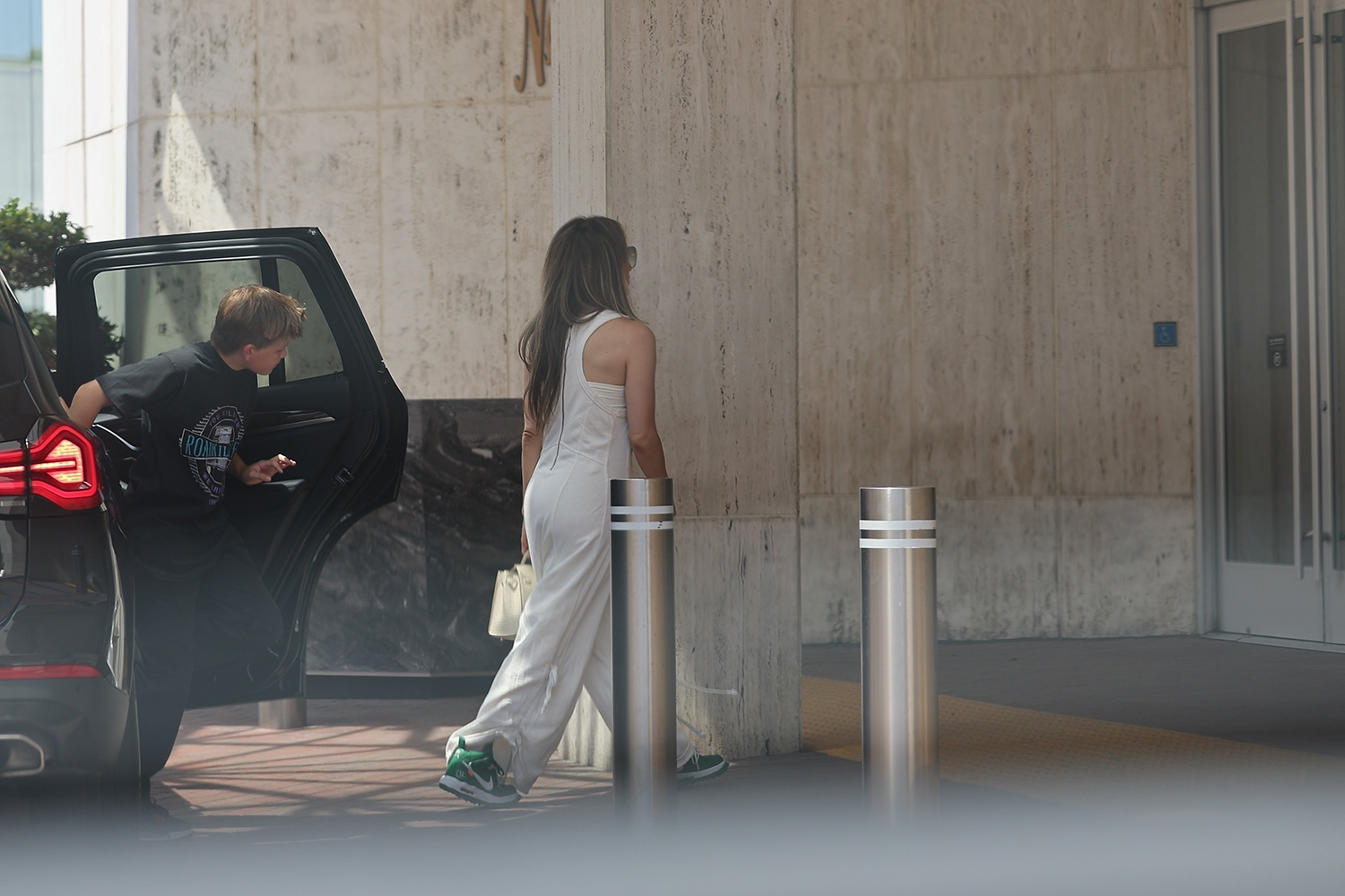 Samuel Affleck and Jennifer Lopez exiting their car