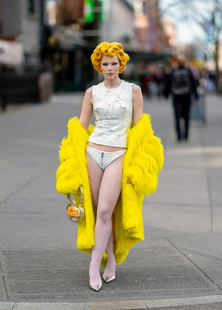 Julia Fox wearing a tank and underwear with yellow hair at the Knicks game