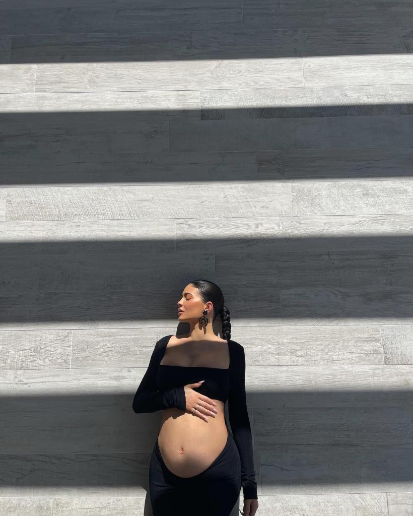 Kylie Jenner pregnant in Instagram photo