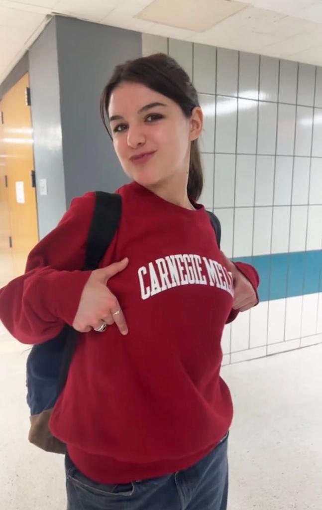 Suri Cruise in a Carnegie Mellon sweatshirt.