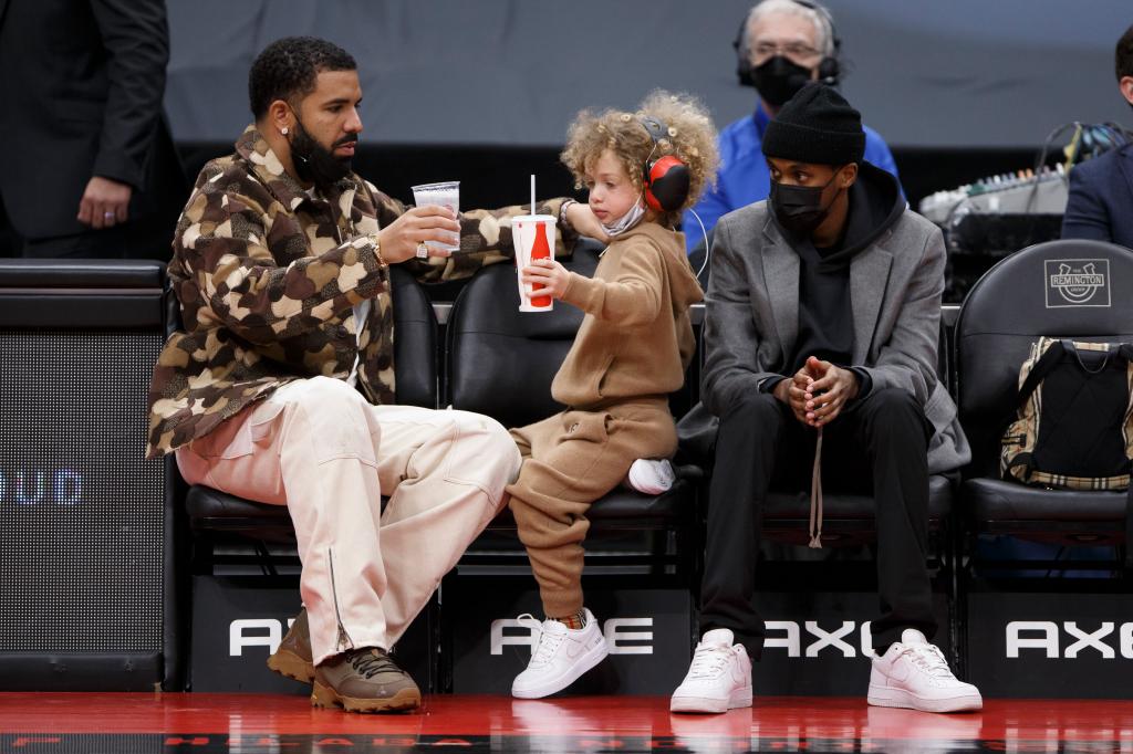 Drake and Adonis Graham at a basketball game in February 2022