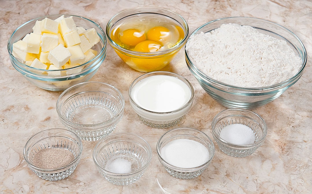 60 Second Brioche includes unsalted butter, eggs,  bread flour, yeast, sugar, salt, and half and half.