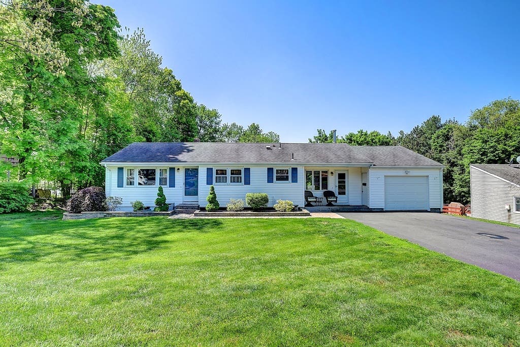 Homes On the Market in South Windsor