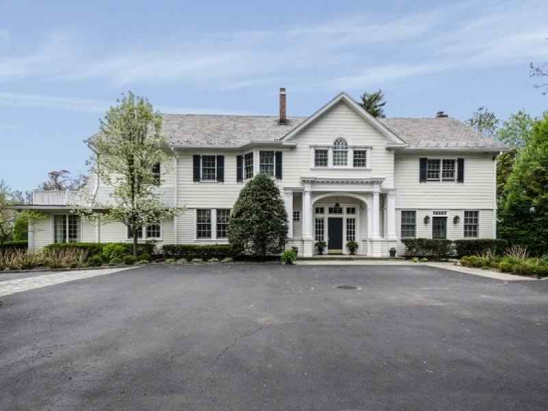 Wow House: 1800s Home with Modern Luxuries in Garden City