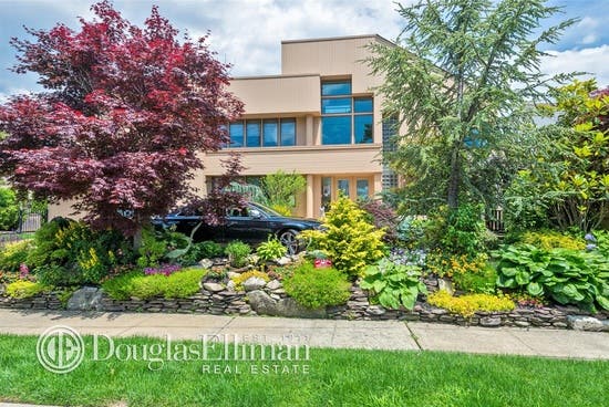 Wow House: Modern Merrick Home on the Water