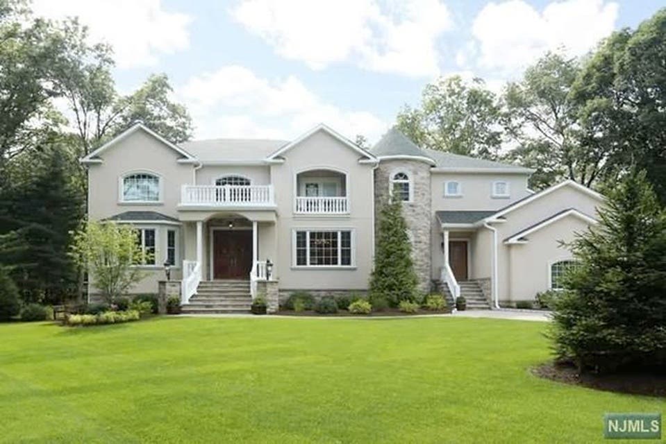 This Franklin Lakes Colonial Is Going For $1.7M