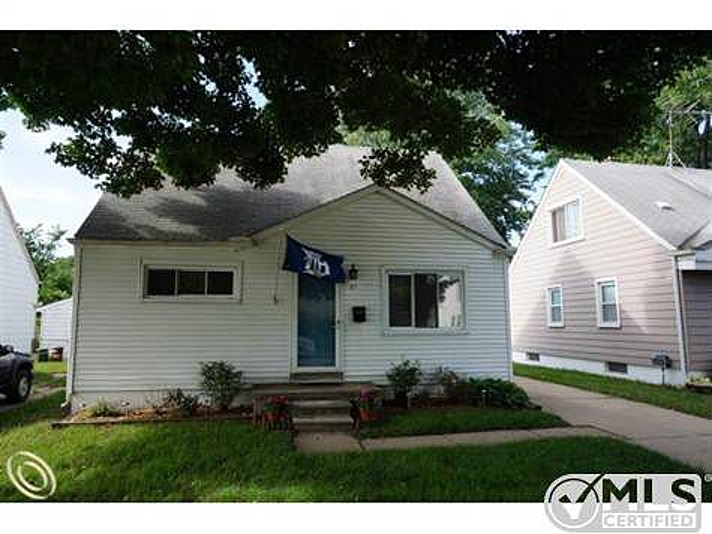 'Just Move In!' to this Clawson Home for Sale at $125,000