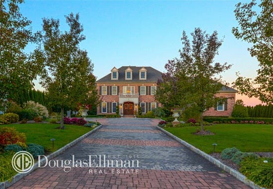 Wow House: Smart House With 2 Movie Theaters