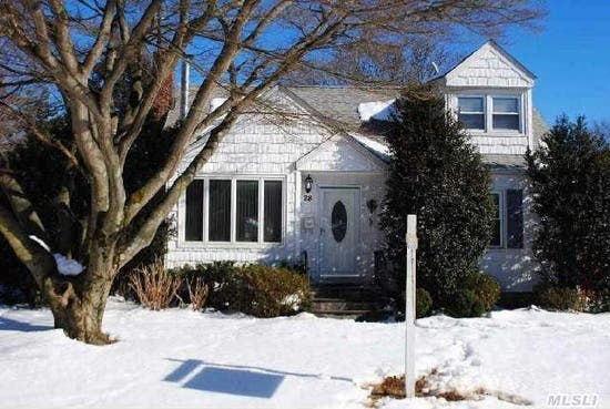 Homes For Sale in Glen Cove