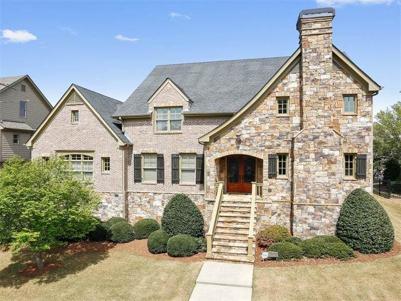 WOW House: Giant Rooms, Soaring Ceilings at Spectacular Smyrna Home