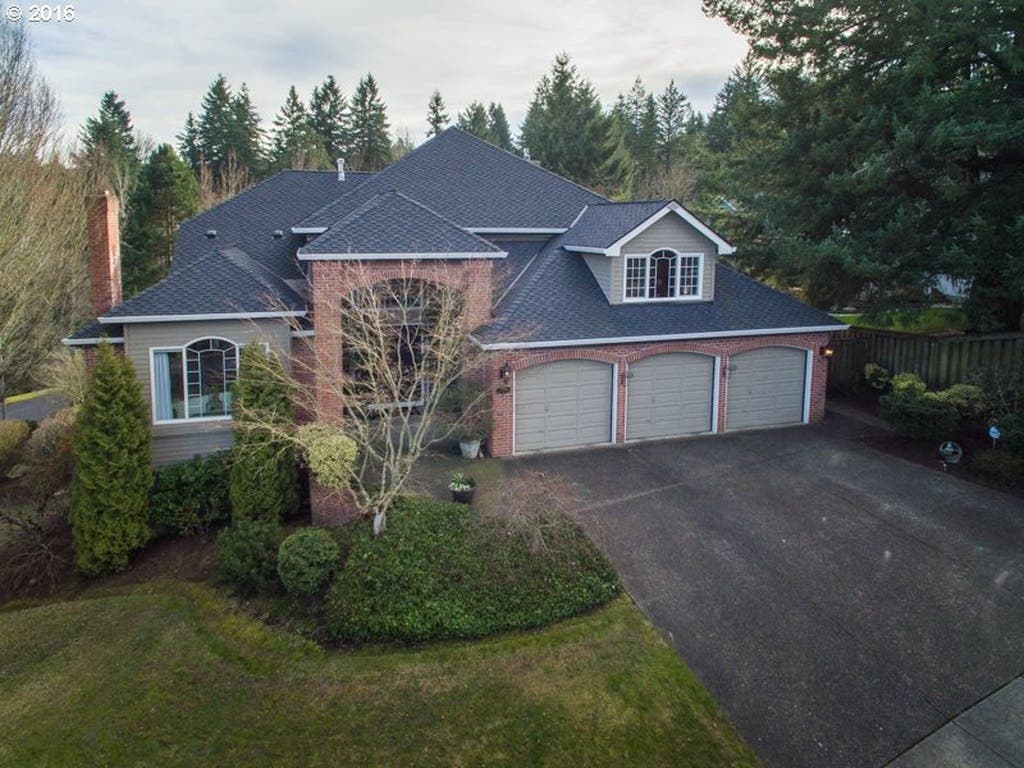 Wow House: Murrayhill Home Features Mount Hood View