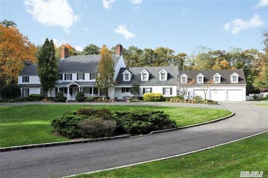 Wow House: Classic Oyster Bay Cove Colonial