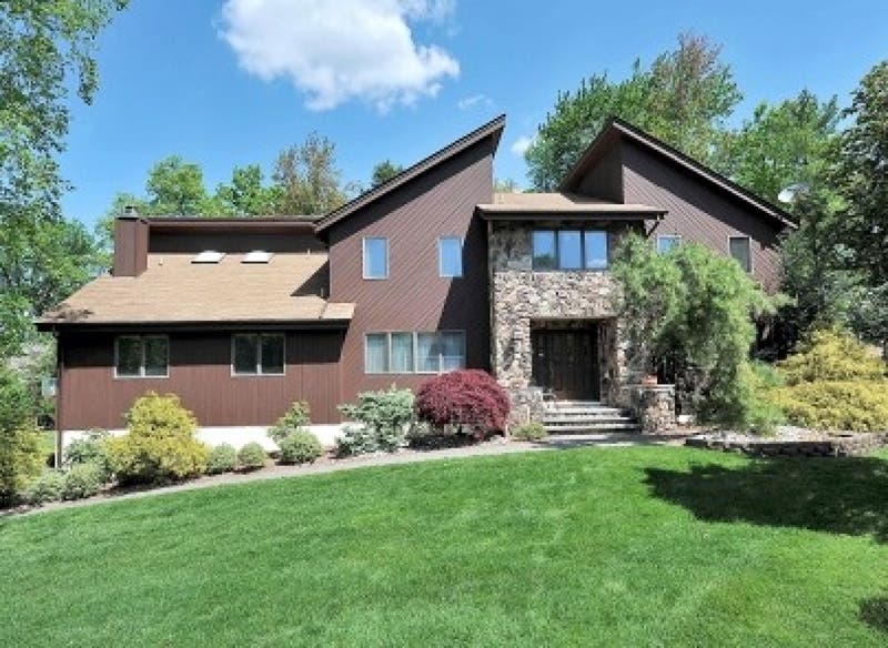 $744K Selling Price for 12-Room Eagle Nest Road Home