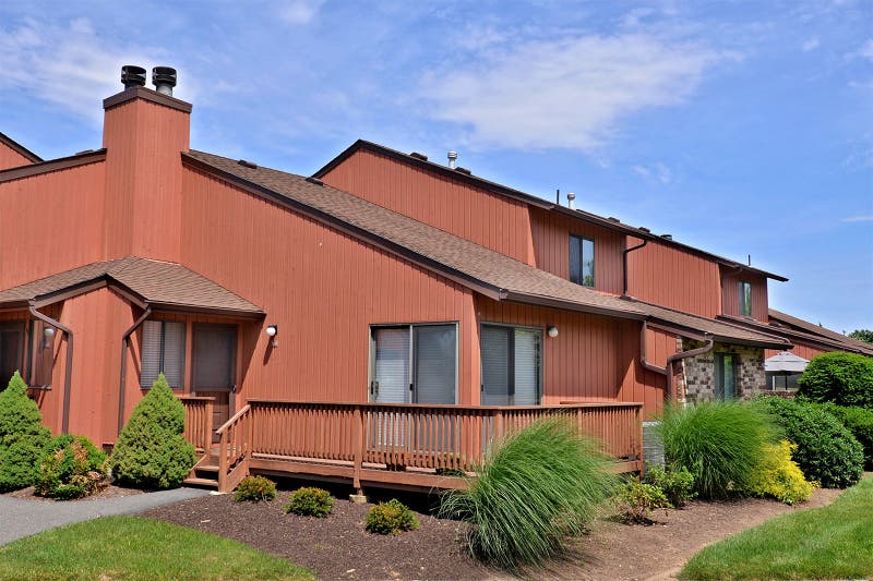 $402K Selling Price for 7-Room Ridgedale Avenue Townhouse