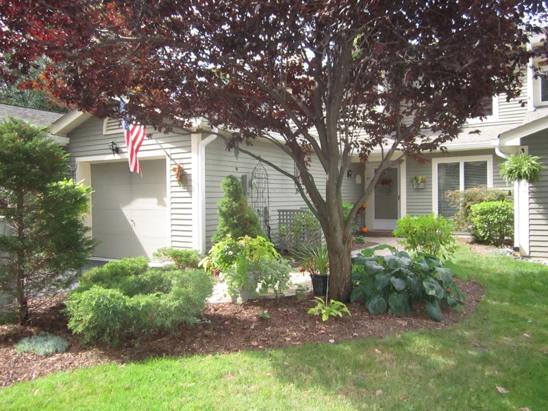 $290K Selling Price for 7-Room Stone Lane Townhouse