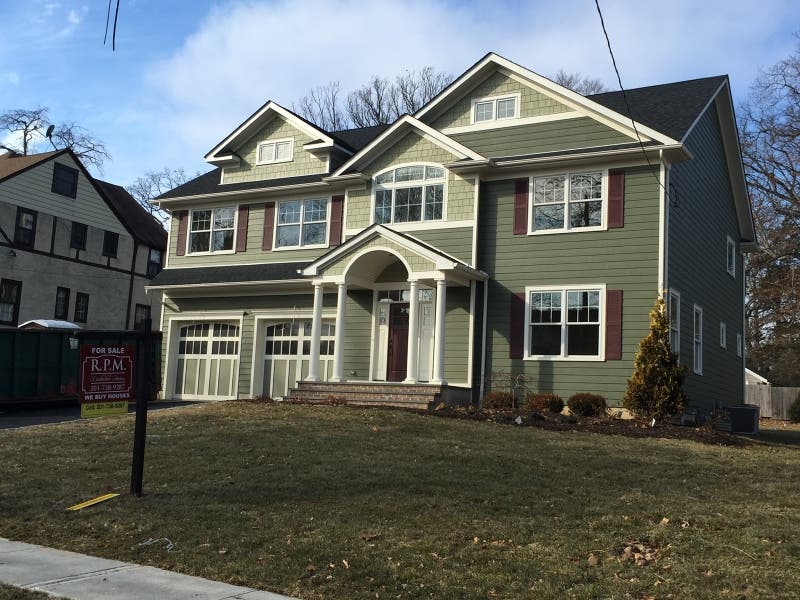 $1.459M Selling Price for 11-Room Forest Road Colonial