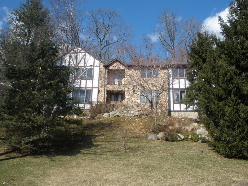 $446K Selling Price for 10-Room Brook Valley Road Home