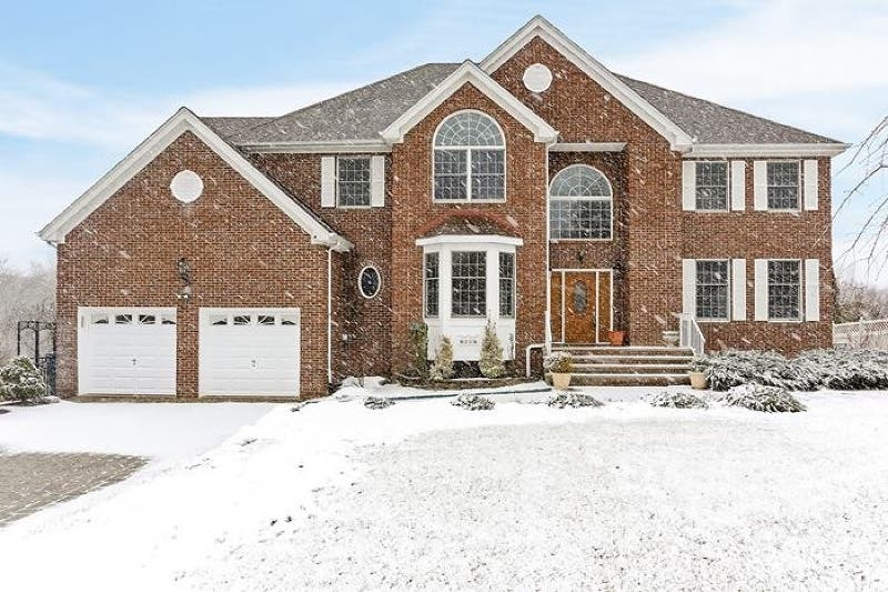 $815K Selling Price for 10-Room Hillside Drive Colonial