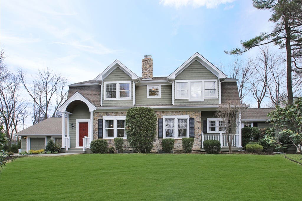 $1.675M: Take A Look Inside 5-Bedroom Pine Street Home