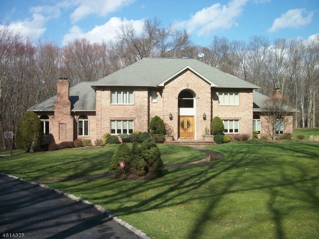 $1.525M: Take A Look Inside 5-Bedroom Morristown Home