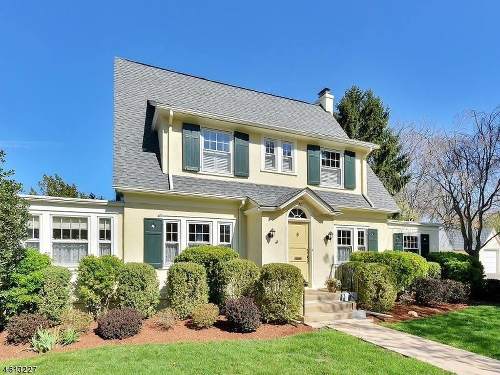 $759K: Take A Look Inside 4-Bedroom Olmstead Road Home