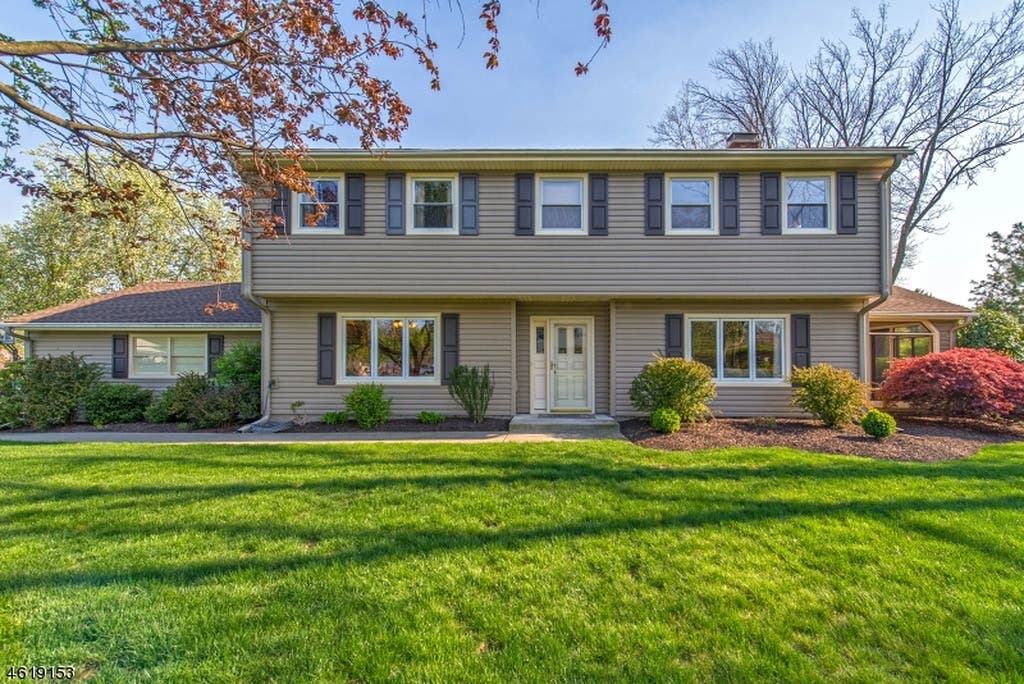 $569K: Take A Look Inside 5-Bedroom Robert Street Home